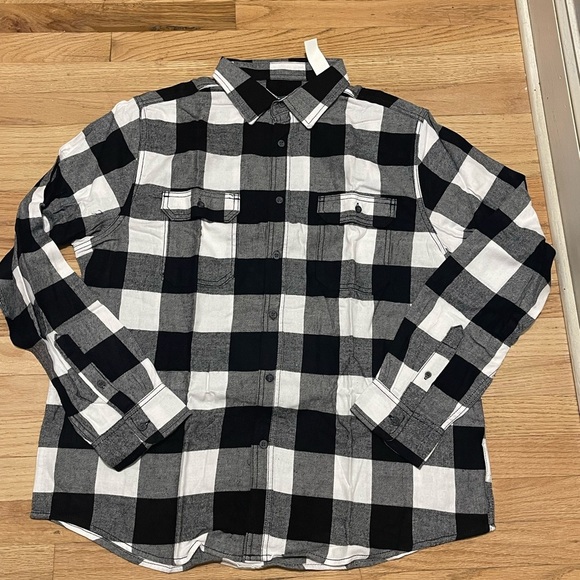 Time and Tru Black and White Plaid Button Down Shirt - Picture 5 of 6